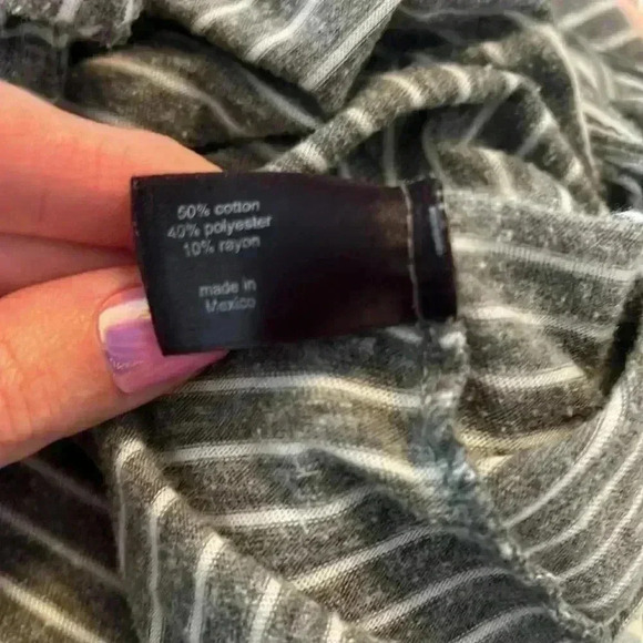 Lane Bryant V-Neck Sleeveless Striped Top Size 14/16 Gray & White - Picture 7 of 8